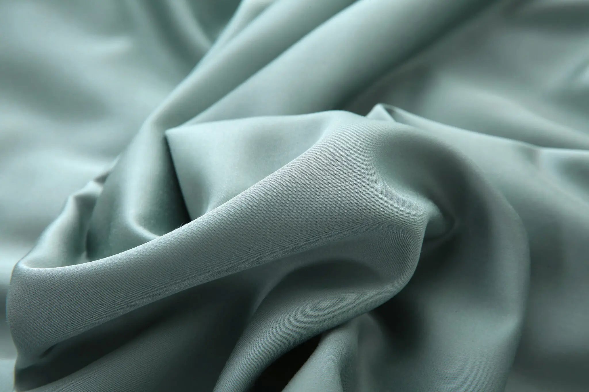 בד סאטן במבוק בצבע ירוק