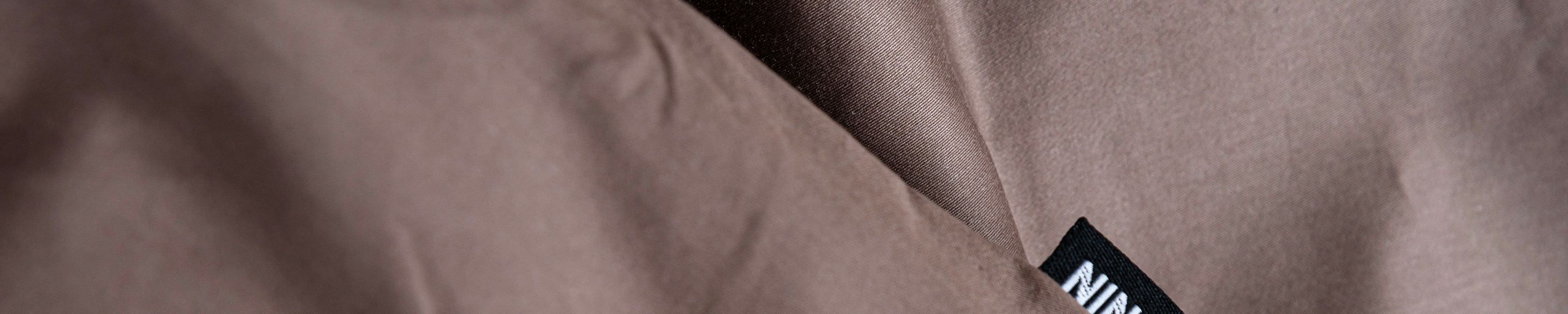 סט מצעים בצבע כחול בצילום תקריב