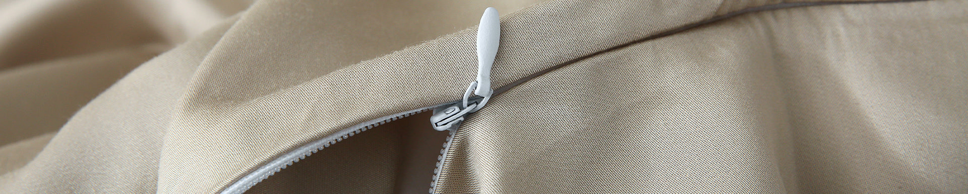 תקריב של רוכסן בציפות לשמיכה של ninnoa