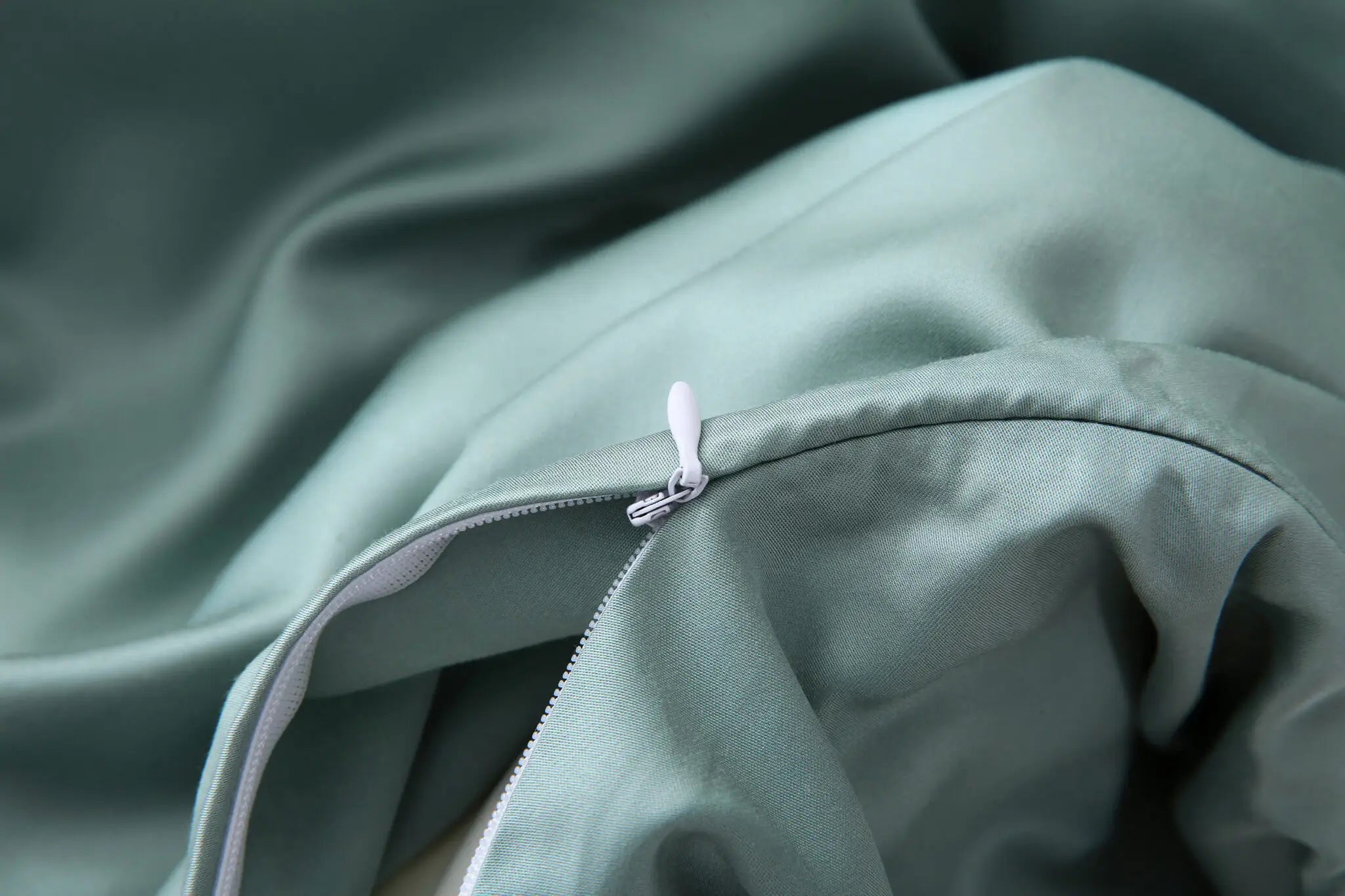 מצעי במבוק סאטן בצבע אוקיינוס ירוק