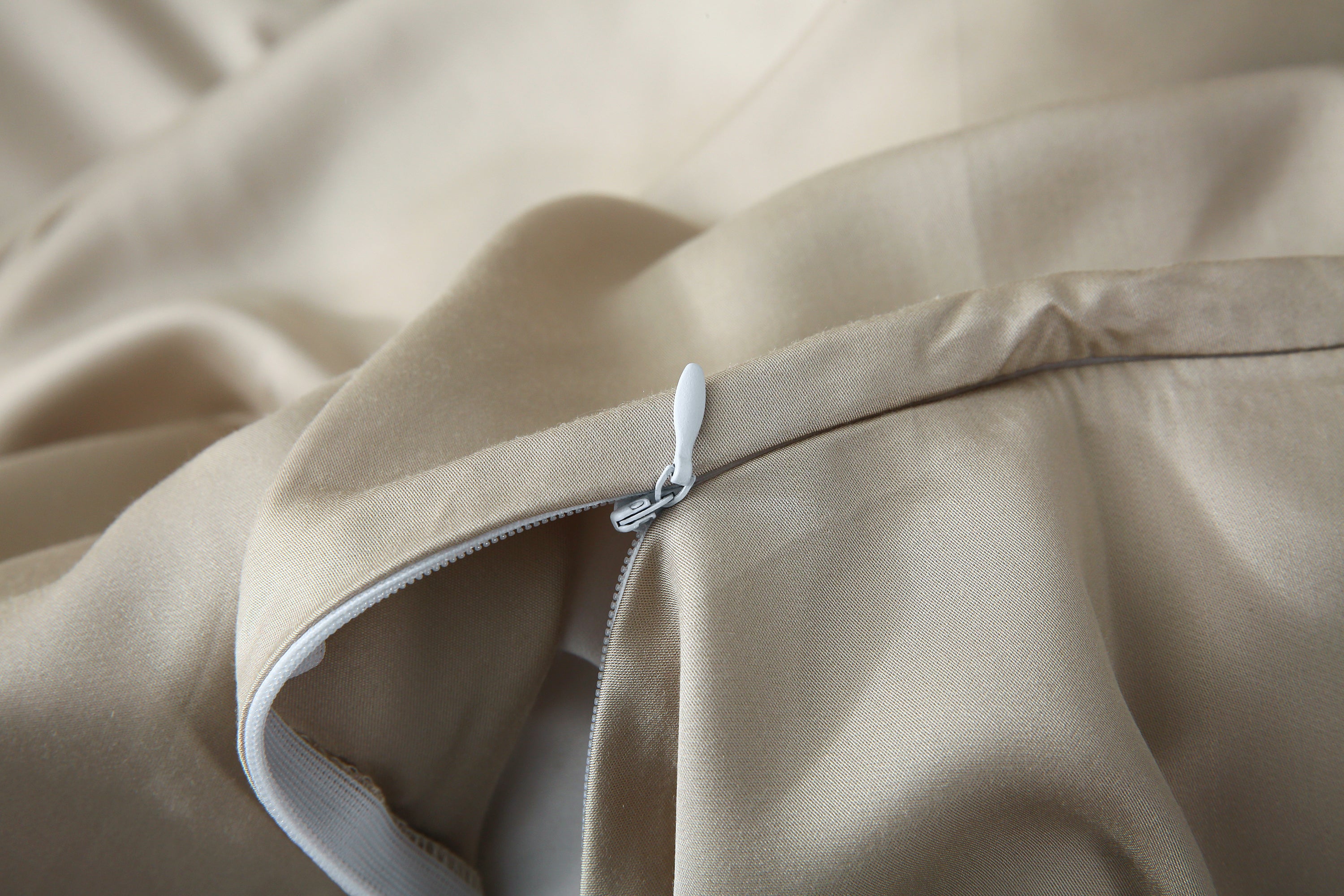 מצעי במבוק סאטן בצבע חול זהוב