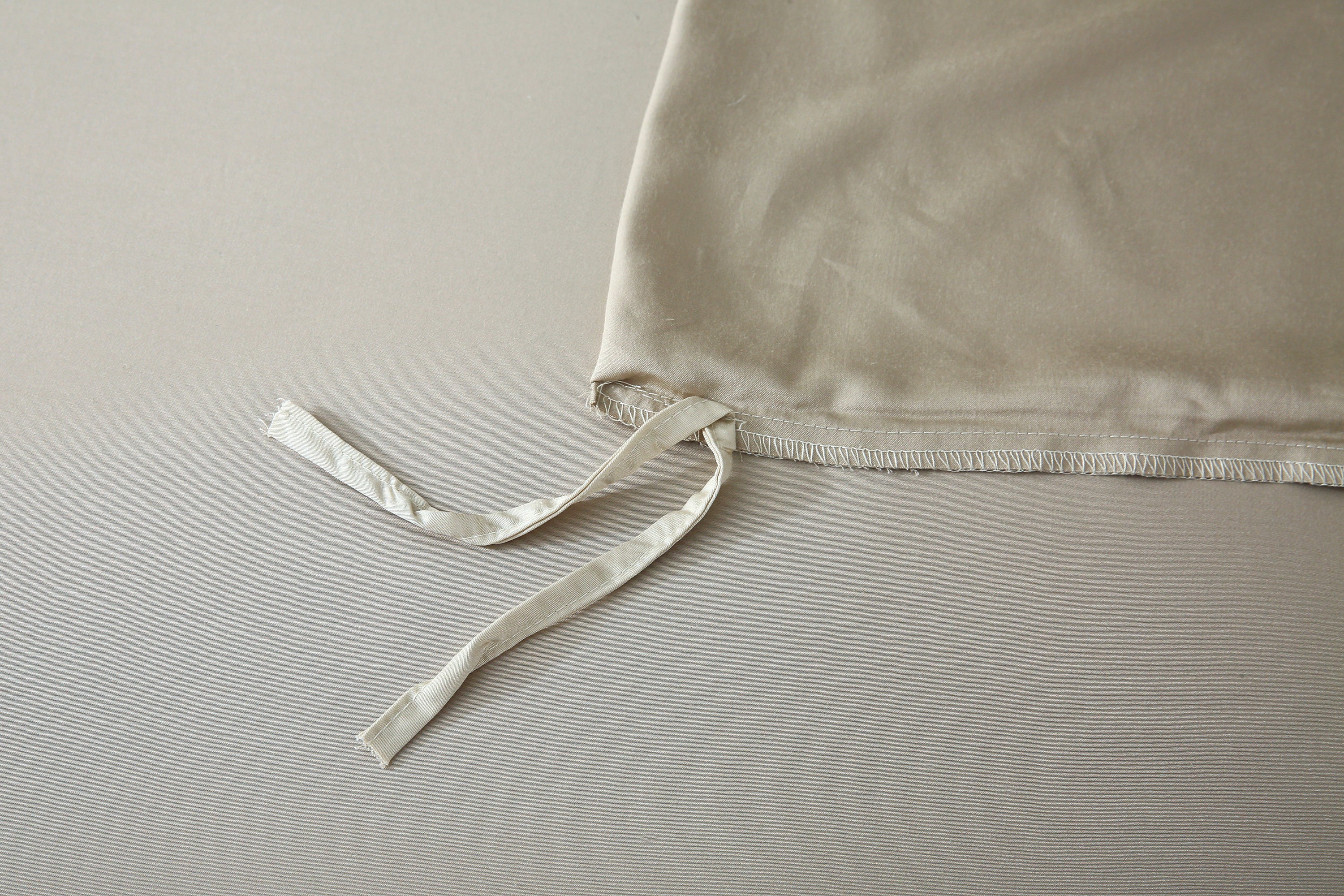 מצעי במבוק סאטן בצבע חול זהוב