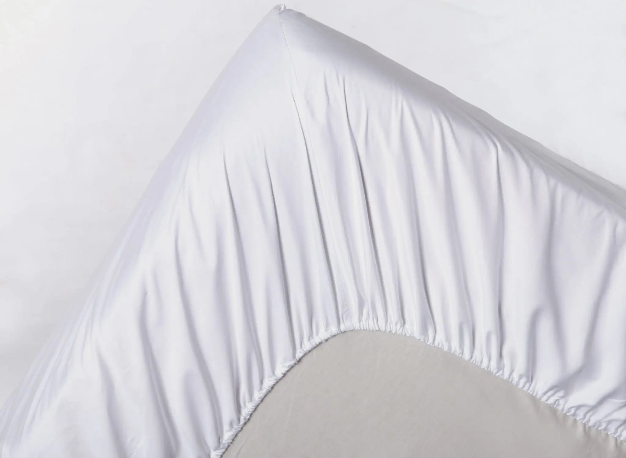 מצעי במבוק סאטן בצבע לבן מושלם