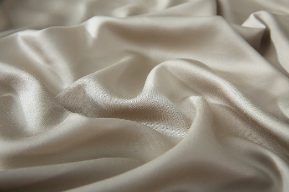 בד במבוק סאטן בצבע זהוב