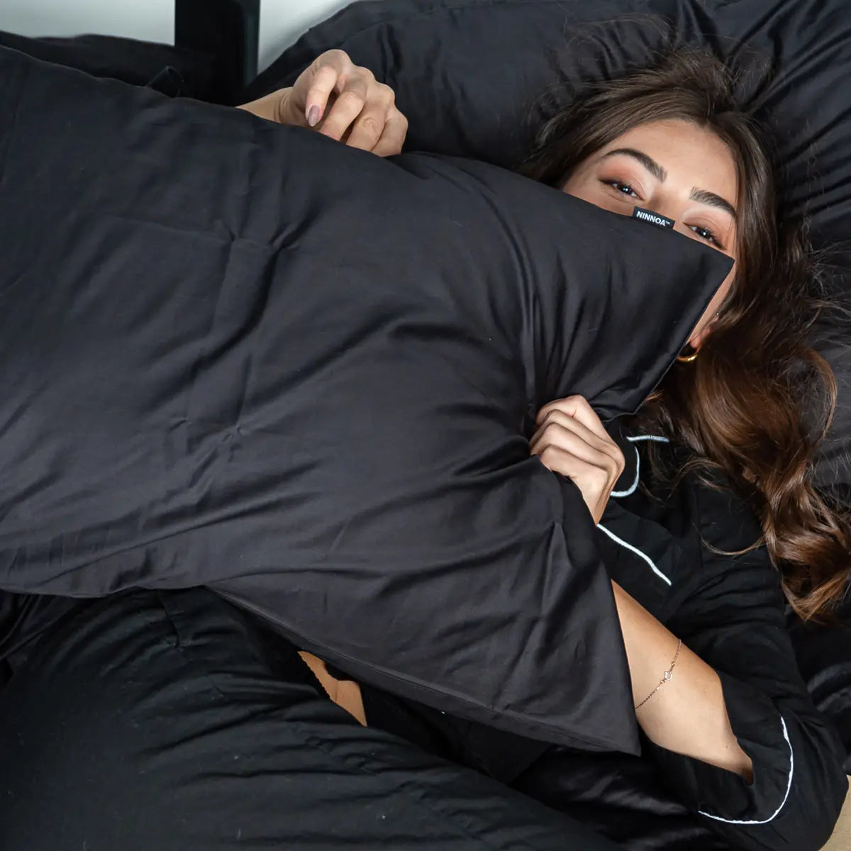 מצעים 100% כותנה סאטן בצבע שחור