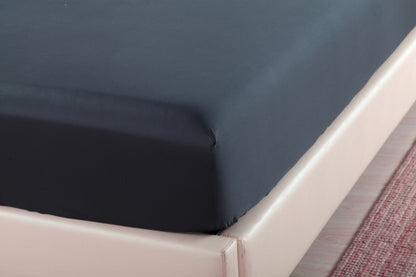 סדין במבוק בצבע כחול כהה