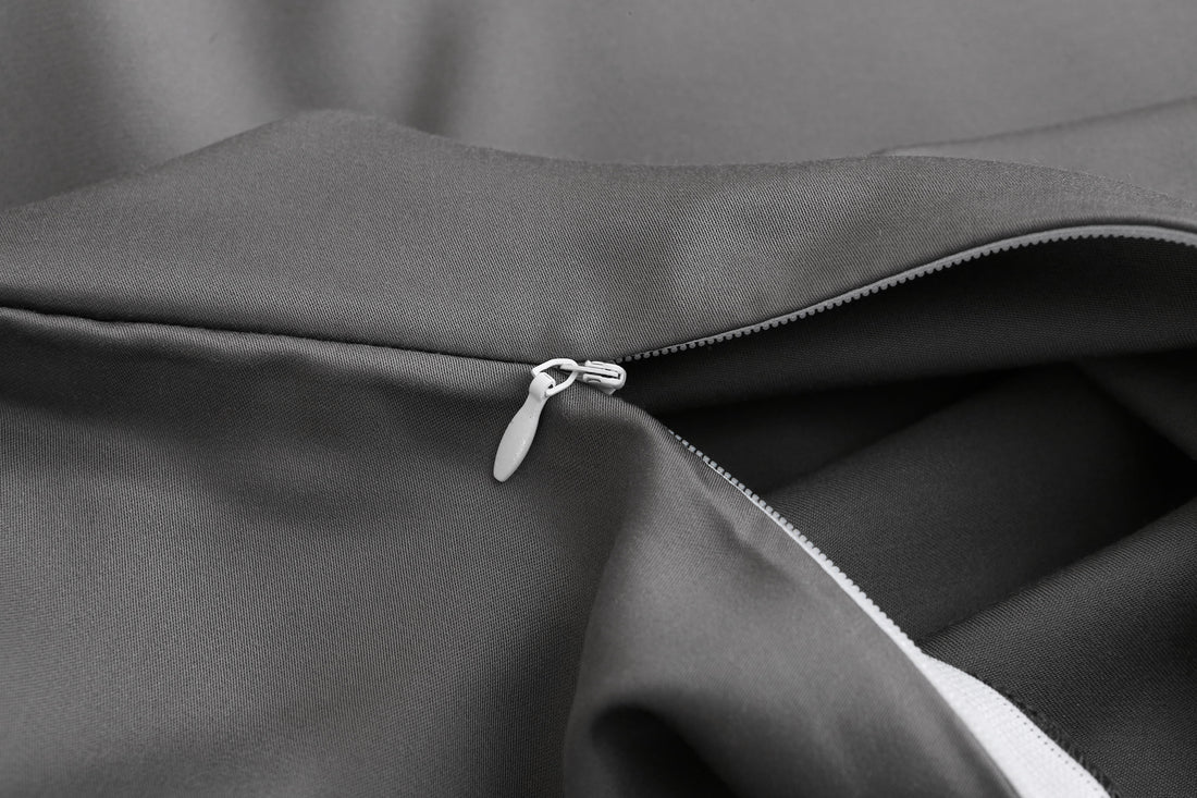 רוכסן חבוי של ציפה לשמיכת במבוק אפורה של נינואה