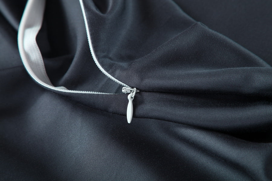 ציפה במבוק בצבע כחול כהה עם רוכסן חבוי