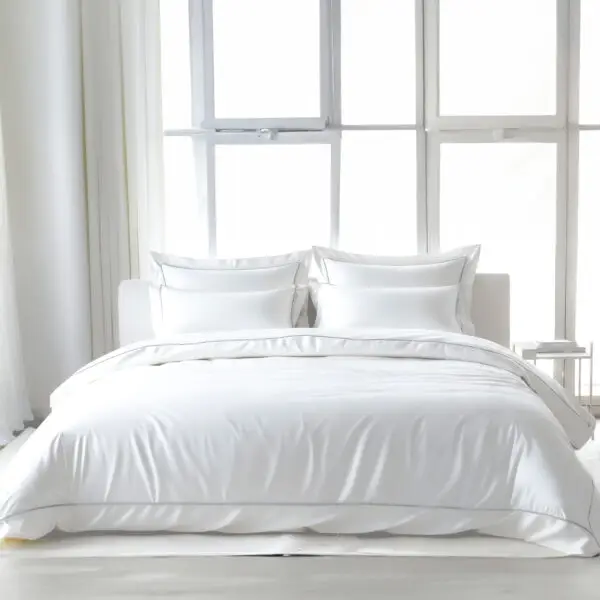 מצעים 100% במבוק סאטן<br><span class="english-name">White/Grey Bamboo</span>